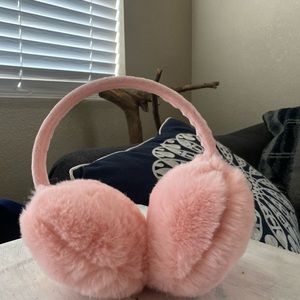 Earmuffs very fluffy! Never worn out doors